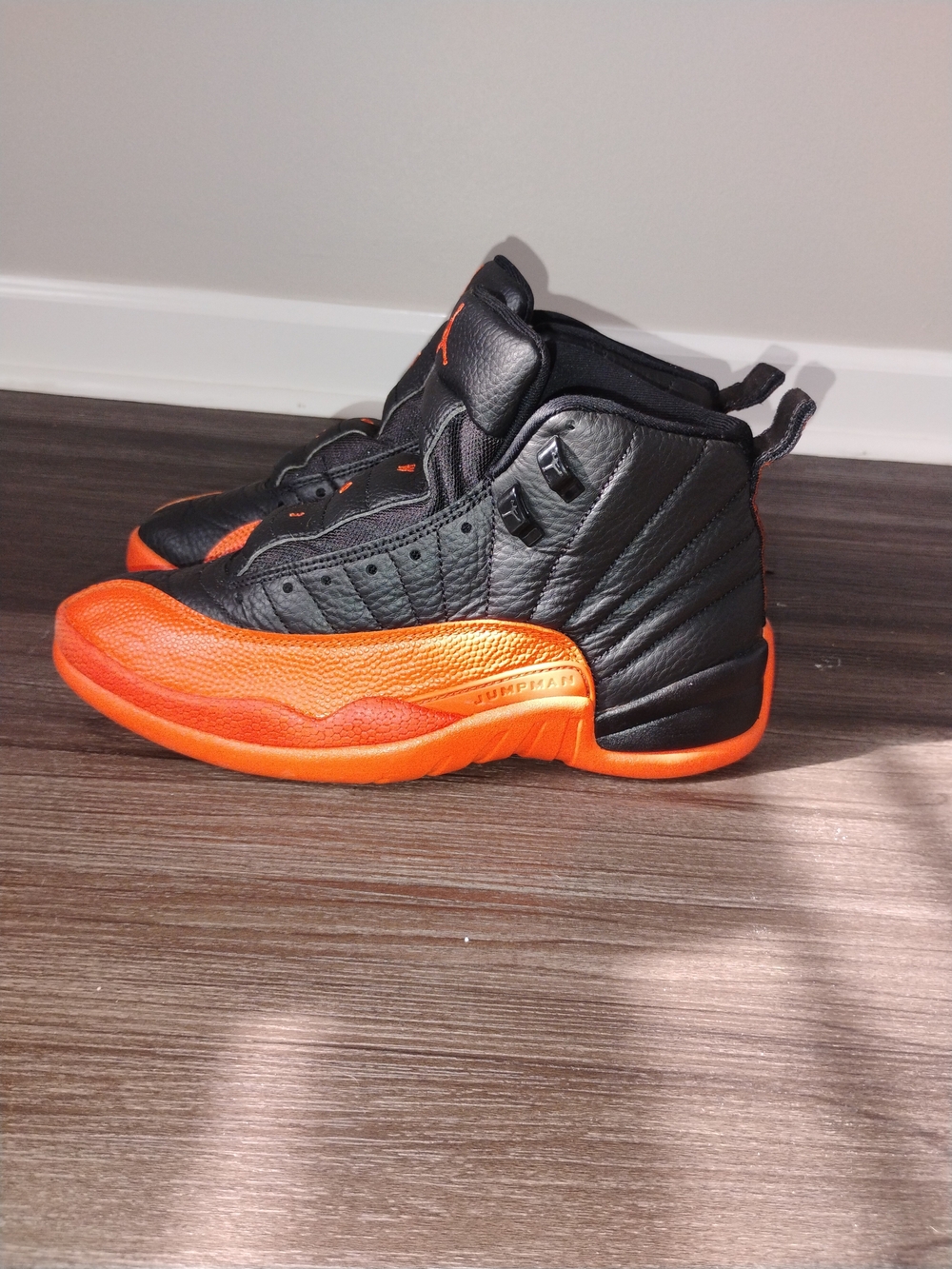Air Jordan 12 Retro WNBA Brilliant Orange Size 9 Womens